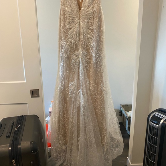 Never been worn wedding dress from David’s bridal - Picture 11 of 13